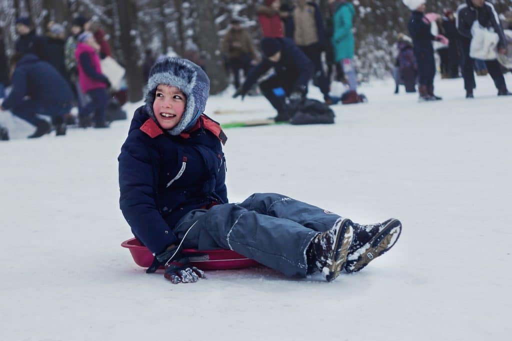 Comment bien choisir les vêtements de son enfant pour le sport ou l’école ?