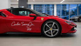 découvrez l'histoire unique de la ferrari sf90 de carlos sainz, mise en vente : un véritable trésor pour les passionnés ou un luxe démesuré ? analyse et détails exclusifs.