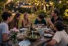 découvrez nos conseils pratiques pour organiser une soirée jardin entre amis sans stress et profitez d'un moment convivial en toute sérénité.