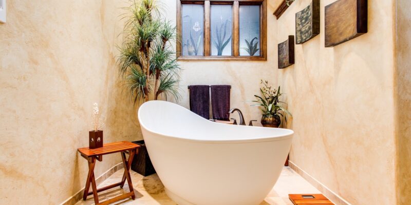 Aménager une salle de bain fonctionnelle et design avec un budget limité