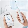 Oral-B Genius 9000N CrossAction Brosse à Dents Électrique Rechargeable, 1 Manche Connecté Blanc, 6 Modes, 4 Brossettes, 1 Étui de Voyage USB